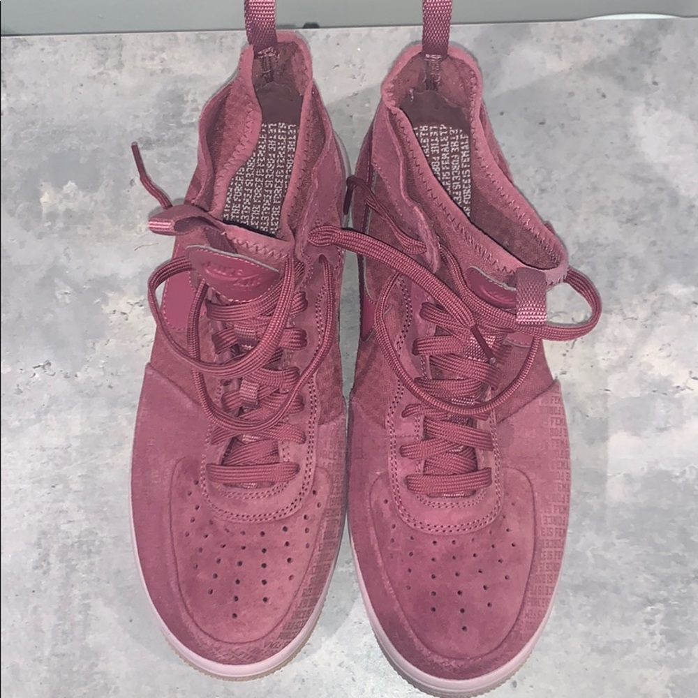 Nike force is female fits size 9-10